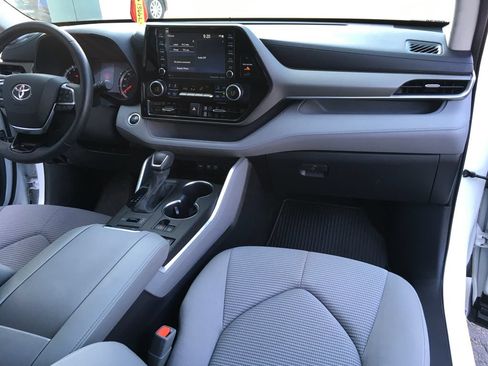 Used 2020 Toyota Highlander LE AWD/4WD image 33