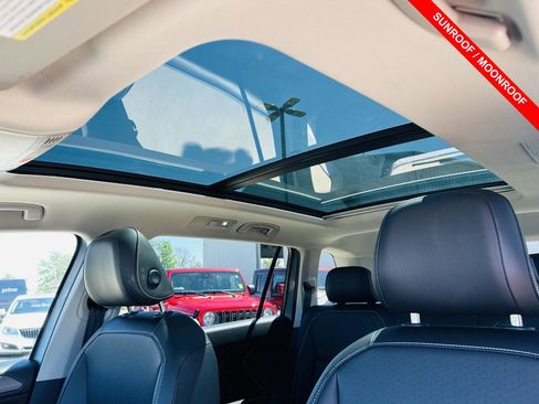 Used 2022 Volkswagen Tiguan SE image 4