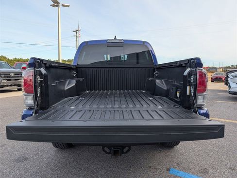 Used 2023 Toyota Tacoma TRD Off-Road image 33