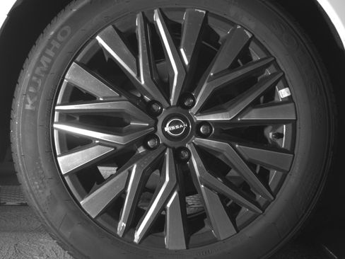 Used 2025 Nissan Altima 2.5 SV FWD image 15