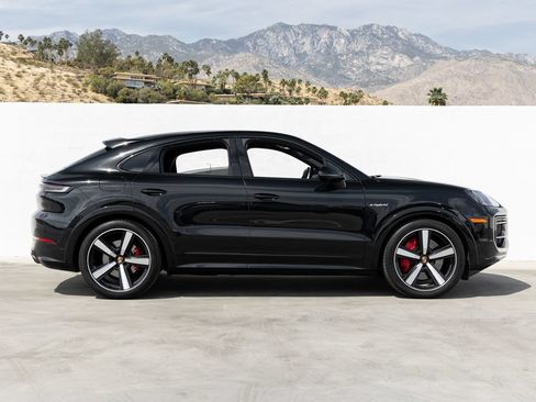 Certified 2025 Porsche Cayenne S AWD/4WD image 8