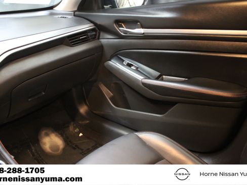 Used 2024 Nissan Altima 2.5 SR FWD image 9