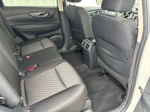 Used 2020 Nissan Rogue SV image 34