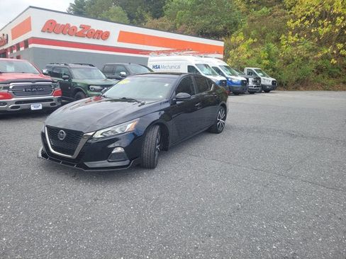 Used 2021 Nissan Altima 2.5 SR w/ SR Premium Package image 3