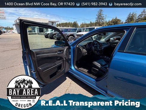 Used 2022 Chrysler 300 Touring L RWD image 11