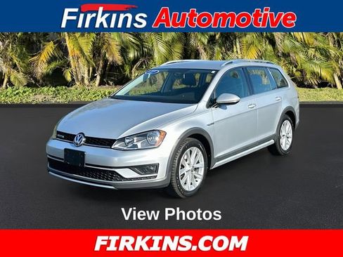 Used 2017 Volkswagen Golf Alltrack S image 1