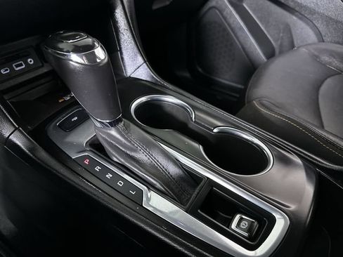 Used 2019 Chevrolet Equinox Premier FWD image 16