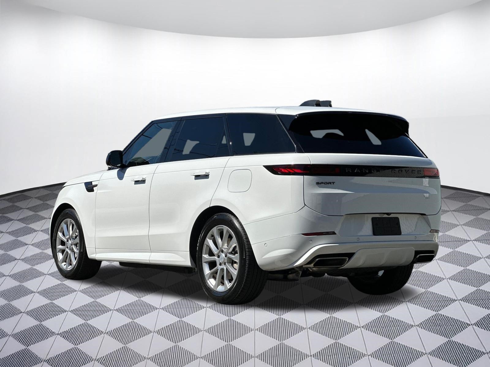 Used 2025 Land Rover Range Rover Sport Dynamic SE AWD/4WD image 3