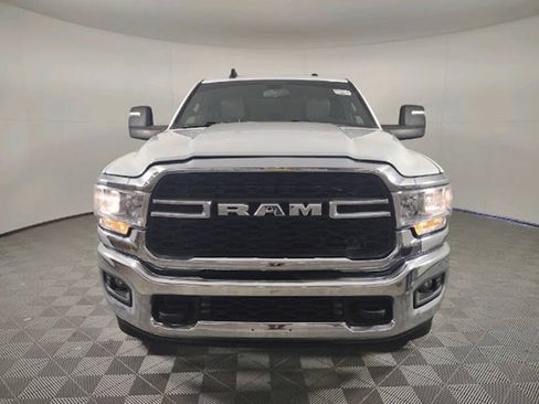 Used 2024 RAM 2500 Tradesman w/ Chrome Appearance Group AWD/4WD image 4