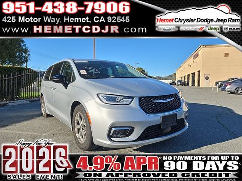 Used 2024 Chrysler Pacifica Limited image 1