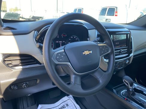 Used 2023 Chevrolet Traverse LS image 17