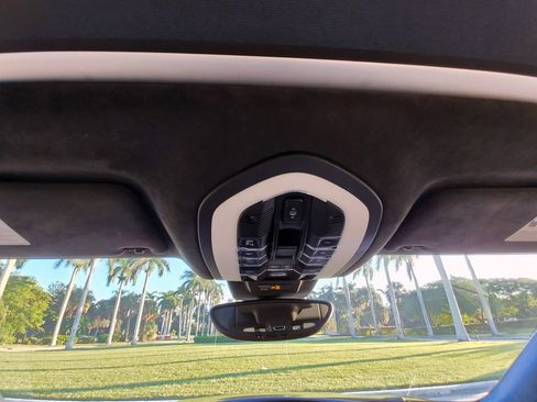 Used 2018 Porsche Macan Turbo AWD/4WD image 21