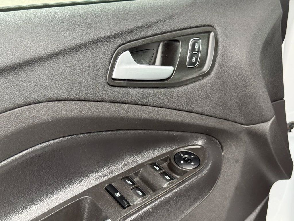 Used 2018 Ford Escape SE w/ SE Sport Appearance Package FWD image 21