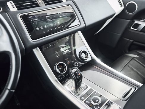 Used 2020 Land Rover Range Rover Sport SE image 37