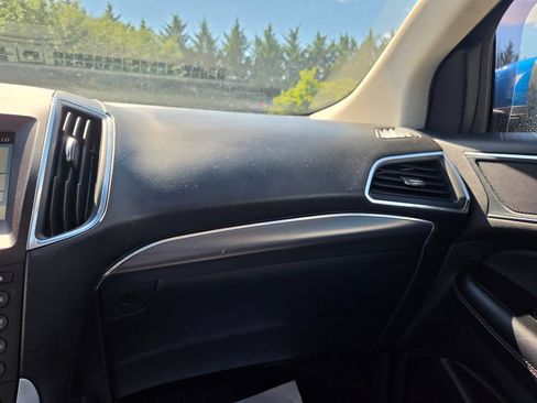 Used 2018 Ford Edge Titanium w/ Equipment Group 302A AWD/4WD image 21