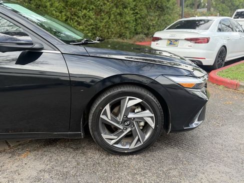 Used 2024 Hyundai Elantra Limited image 14