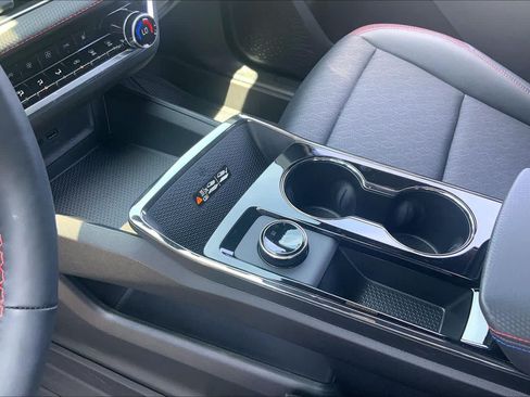 Used 2026 Chevrolet Equinox RS w/ Safety and Technology Package FWD image 17
