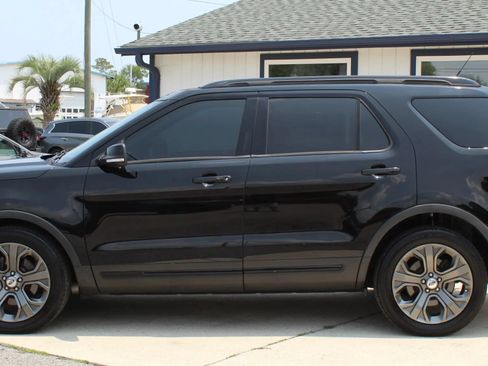 Used 2018 Ford Explorer Sport w/ Equipment Group 401A AWD/4WD image 2
