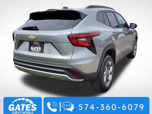 Used 2025 Chevrolet Trax LT w/ LT Convenience Package FWD image 8
