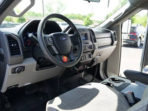 Used 2017 Ford F550 2WD Regular Cab Super Duty image 40