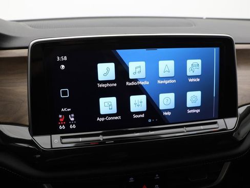 Used 2025 Volkswagen Atlas SE image 23