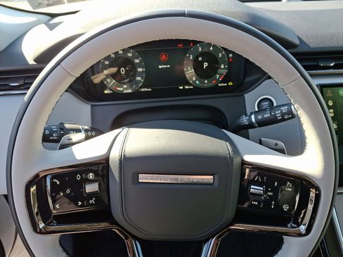 Used 2025 Land Rover Range Rover Velar S image 21