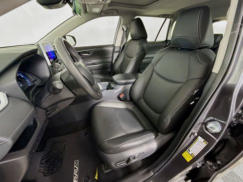 Used 2025 Toyota RAV4 XLE image 21