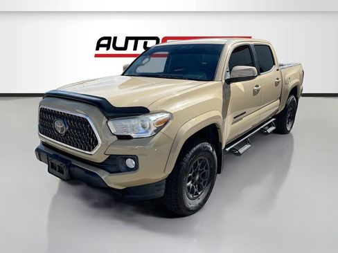 Used 2020 Toyota Tacoma SR5 w/ Technology Package AWD/4WD image 3
