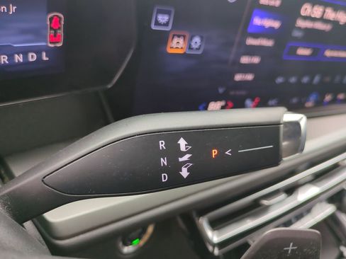 Used 2024 Chevrolet Traverse LT w/ Enhanced Driving Package image 21