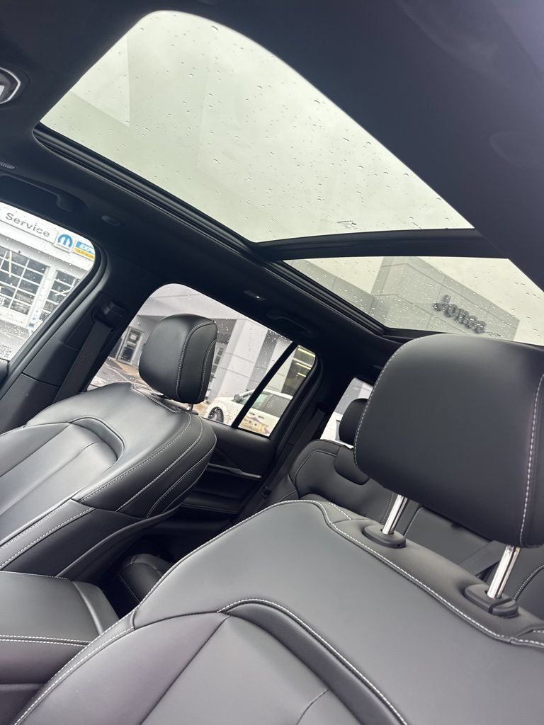 New 2026 Jeep Grand Cherokee Limited AWD/4WD image 12