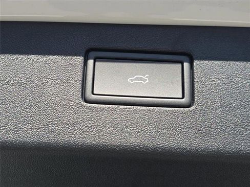 New 2026 Volkswagen Tiguan SE R-Line image 30