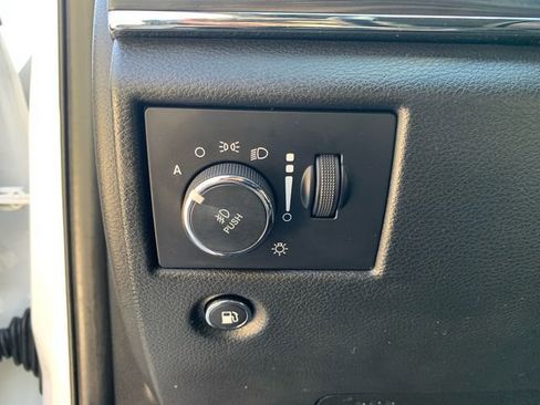 Used 2022 Jeep Grand Cherokee Limited AWD/4WD image 19