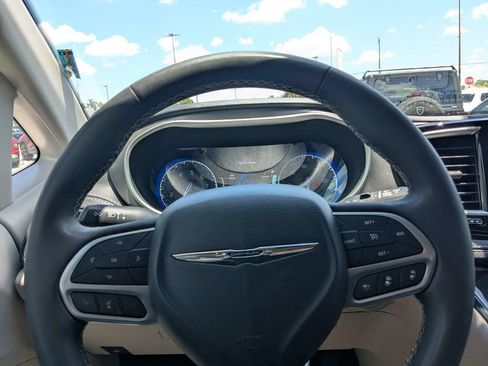 Used 2022 Chrysler Pacifica Touring-L AWD/4WD image 24