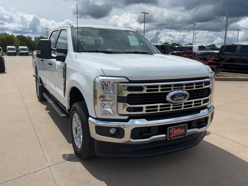 Used 2026 Ford F250 XLT AWD/4WD image 3