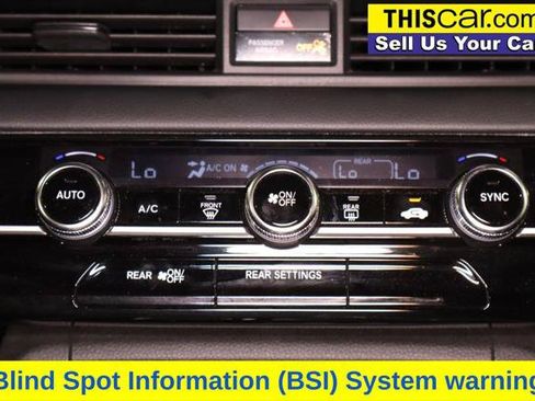 Used 2025 Honda Pilot Sport image 19