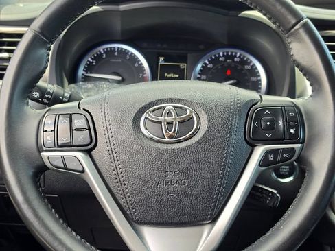 Used 2019 Toyota Highlander XLE AWD/4WD image 29