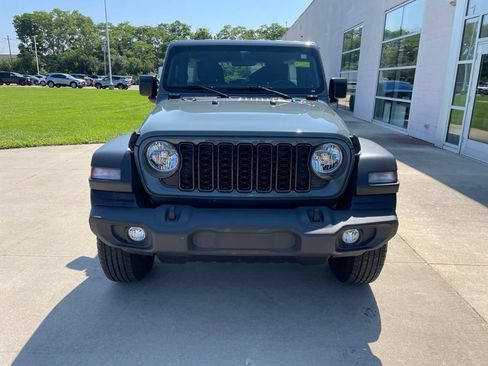 Used 2024 Jeep Wrangler Unlimited Sport AWD/4WD image 3