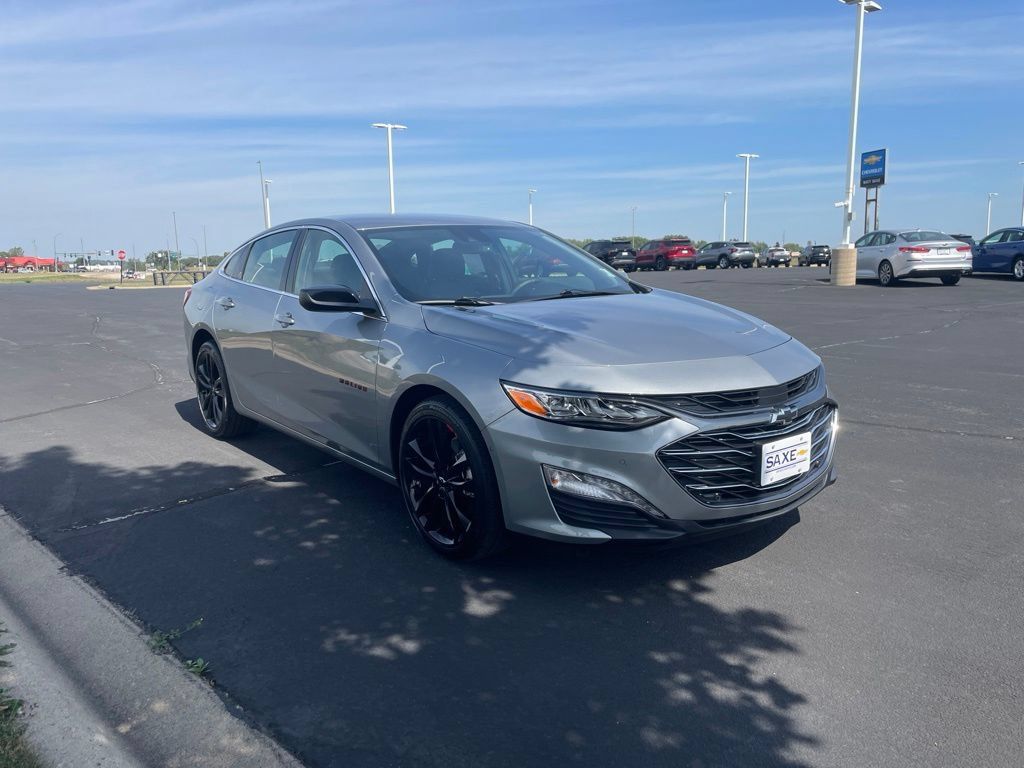 Used 2025 Chevrolet Malibu LT FWD image 7