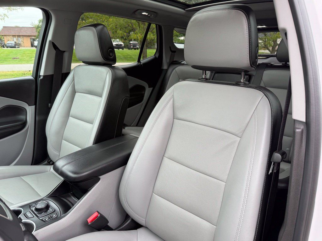 Used 2022 GMC Terrain SLT w/ Infotainment Package II AWD/4WD image 10