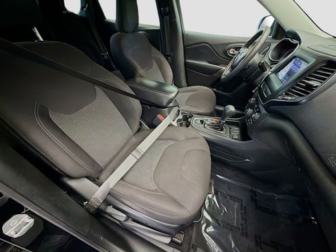 Used 2019 Jeep Cherokee Latitude w/ Popular Appearance Group image 15