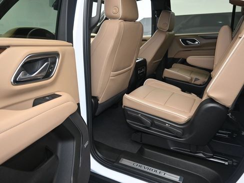Used 2024 Chevrolet Suburban Premier AWD/4WD image 12