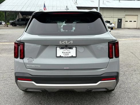 Used 2025 Kia Sorento S FWD image 6