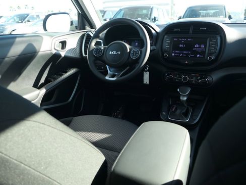 Used 2022 Kia Soul LX image 24