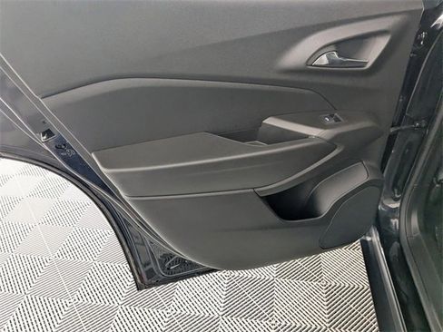 Certified 2024 Chevrolet Trax RS image 25