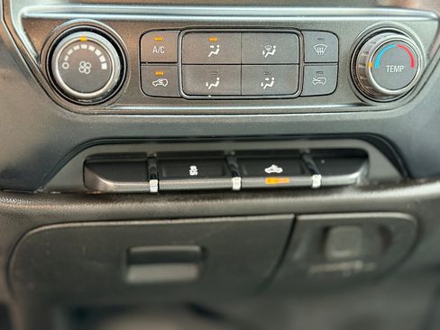 Used 2018 Chevrolet Silverado 2500 W/T AWD/4WD image 21