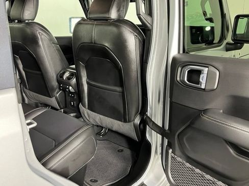Used 2022 Jeep Gladiator Overland w/ Popular Equipment Package AWD/4WD image 27
