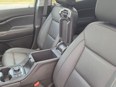 Used 2023 GMC Acadia SLT AWD/4WD image 18
