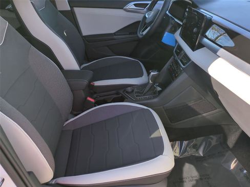 New 2026 Volkswagen Taos SE image 19