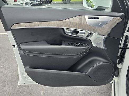 Used 2023 Volvo XC90 T8 Ultimate image 11