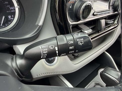 Used 2021 Toyota Highlander XLE AWD/4WD image 27